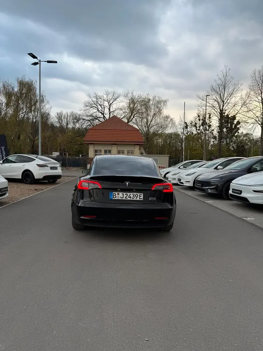 Occasion Tesla Model 3 Standard Range Plus 239 kW (325 PK) 2020 Zwart Sedan