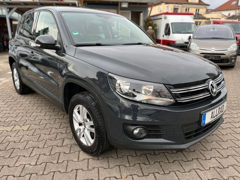 Grau Gebraucht 2015 VW Tiguan Trendline SUV | 9.990 € (Guter Preis) - Bild 1/4