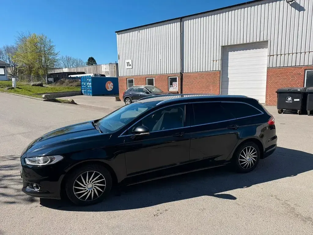 Gebraucht Ford Mondeo Titanium 179 PS (131 kW) 2015 Schwarz Limousine
