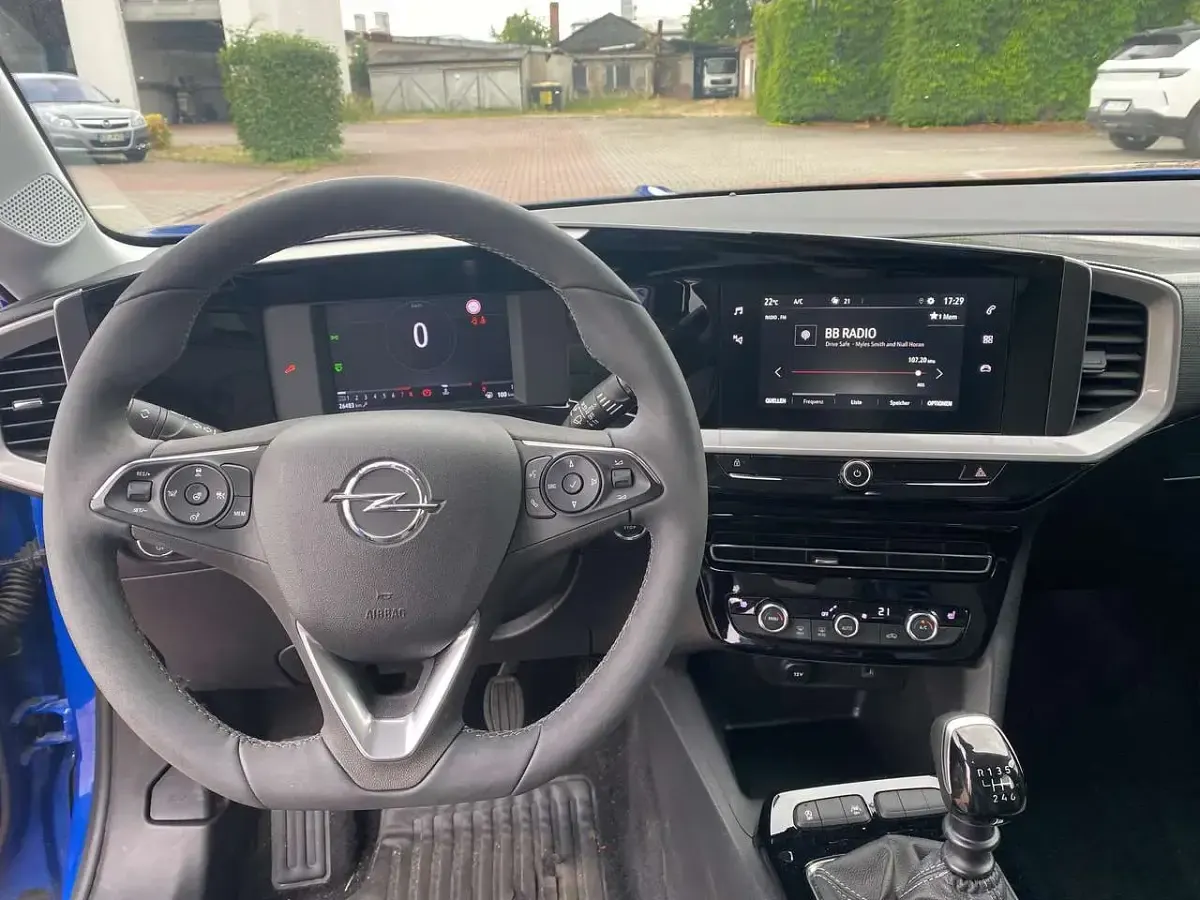 Gebraucht Opel Mokka Elegance 136 PS (100 kW) 2024 Voltaik blau SUV