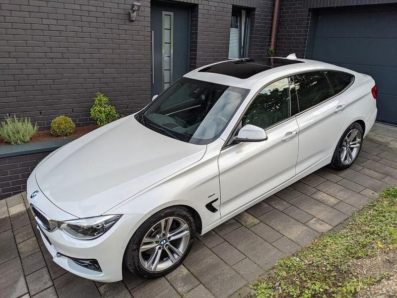 Weiß Gebraucht 2016 BMW 330 M Sport Limousine | 22.450 € (Fairer Preis) - Bild 1/4