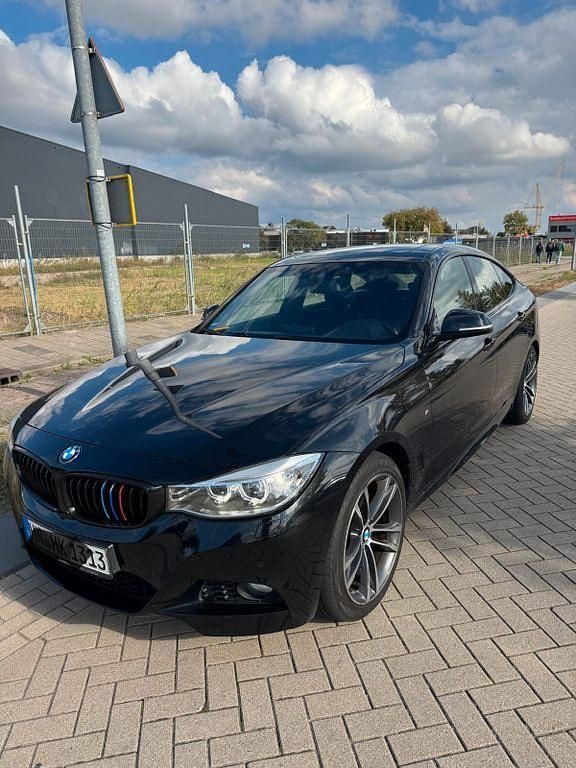 Schwarz Gebraucht 2015 BMW 320 M Sport Limousine | 15.200 € (Fairer Preis) - Bild 1/4