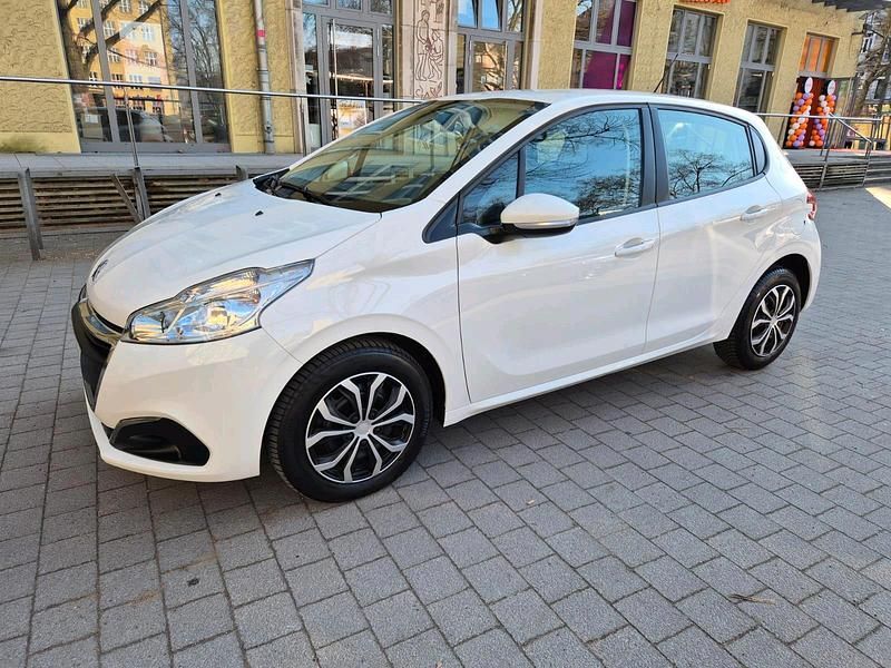Gebraucht Peugeot 208 100 PS (73 kW) 2020 Weiß Kleinwagen