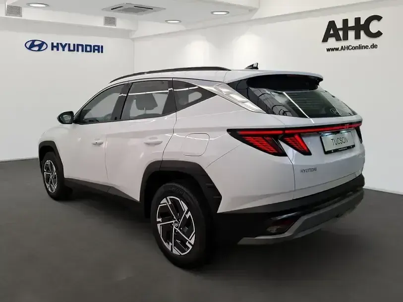 Neu Hyundai Tucson Select 239 PS (175 kW) 2025 Atlas white SUV