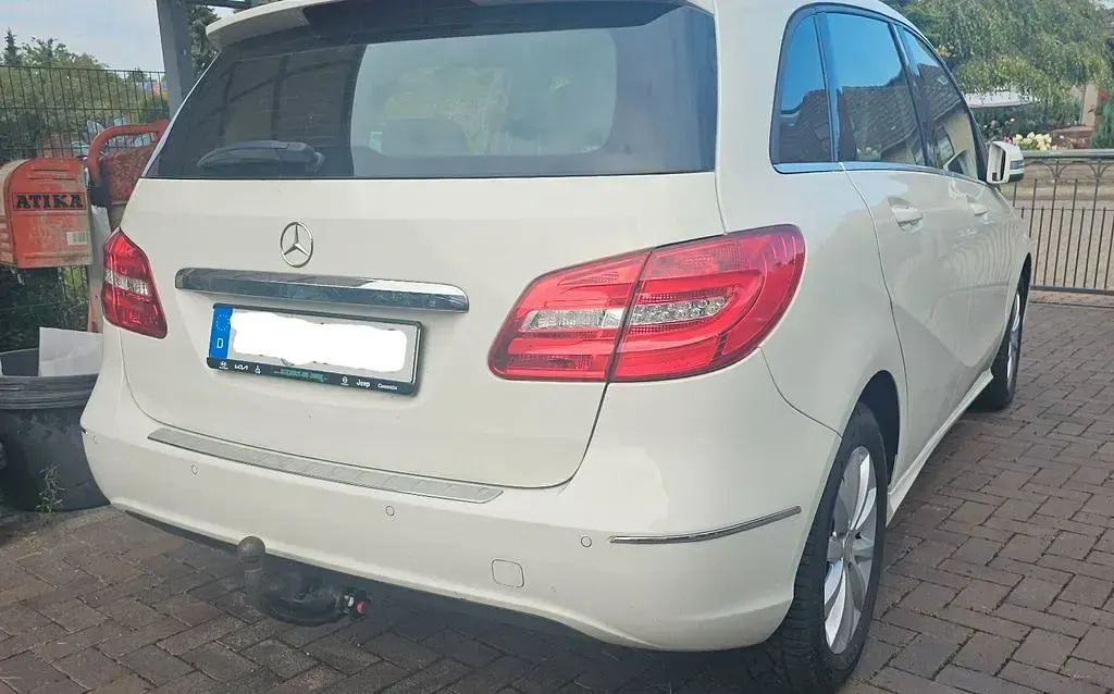 Gebraucht Mercedes B180 122 PS (89 kW) 2014 Weiß Kleinwagen