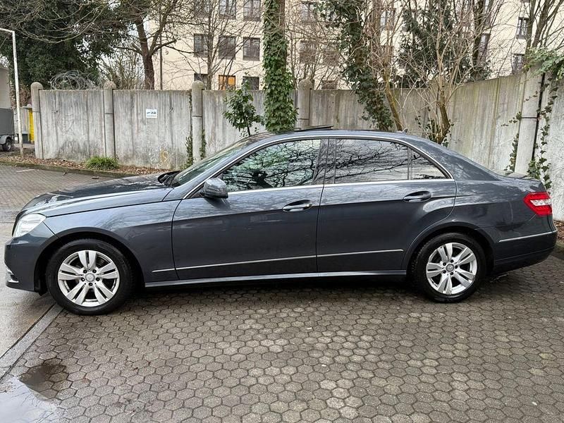 Gebraucht Mercedes E220 Avantgarde 170 PS (125 kW) 2013 Grau Limousine