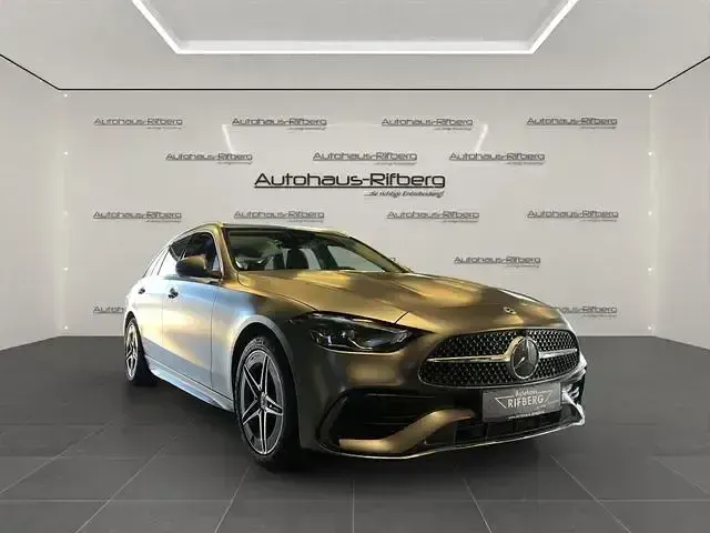 Gebraucht Mercedes C300e Advanced 313 PS (230 kW) 2023 Selenitgrau  magnolackie Kombi