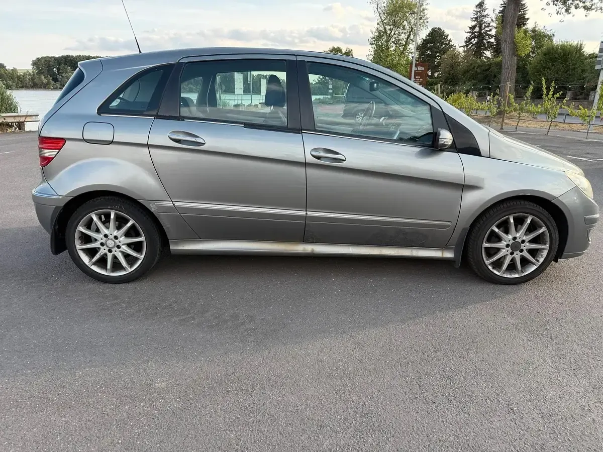 Gebraucht Mercedes B180 109 PS (80 kW) 2008 Braun Van / Kleinbus