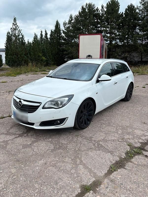 Gebraucht Opel Insignia 163 PS (119 kW) 2014 Weiß Kombi