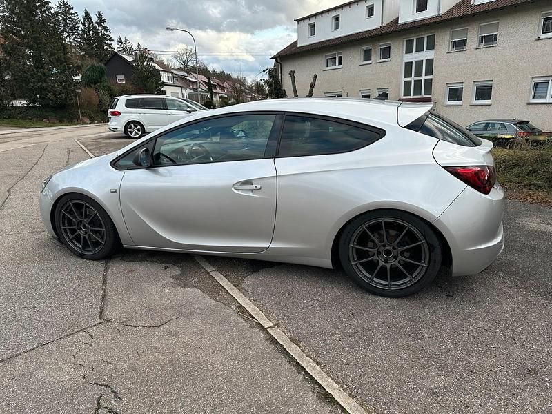 Gebraucht Opel Astra GTC 200 PS (147 kW) 2015 Silber Coupé