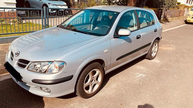 Gebraucht Nissan Almera 90 PS (66 kW) 2001 Silber Kleinwagen