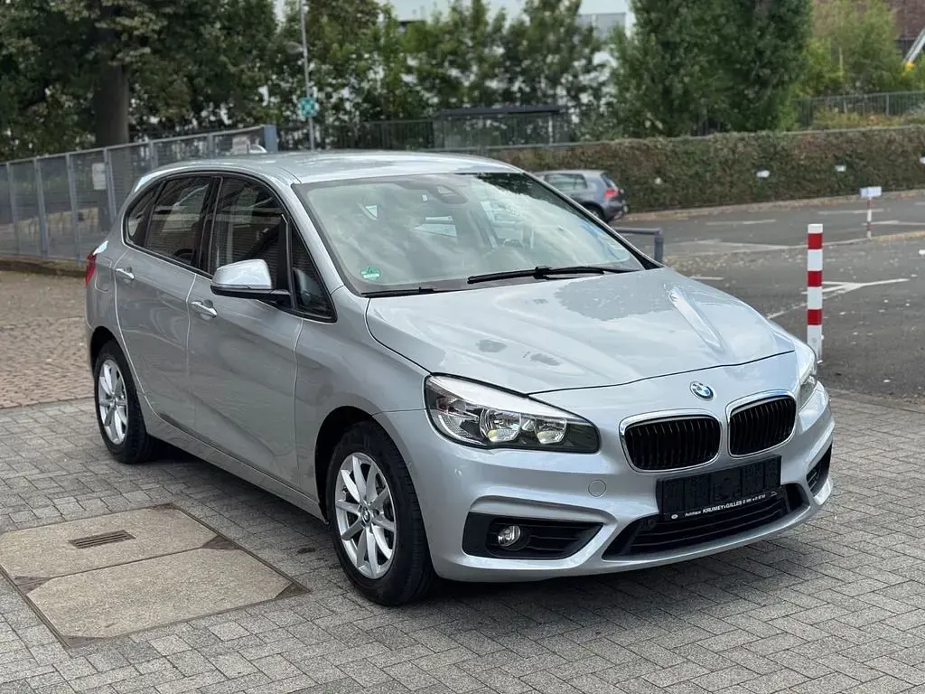 Gebraucht BMW 220 Active Tourer Advantage 192 PS (141 kW) 2016 Silber Van / Kleinbus