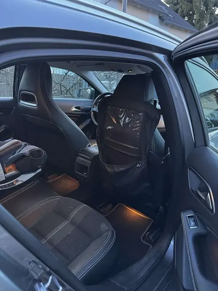 Gebraucht Mercedes GLA180 122 PS (89 kW) 2019 Grau SUV