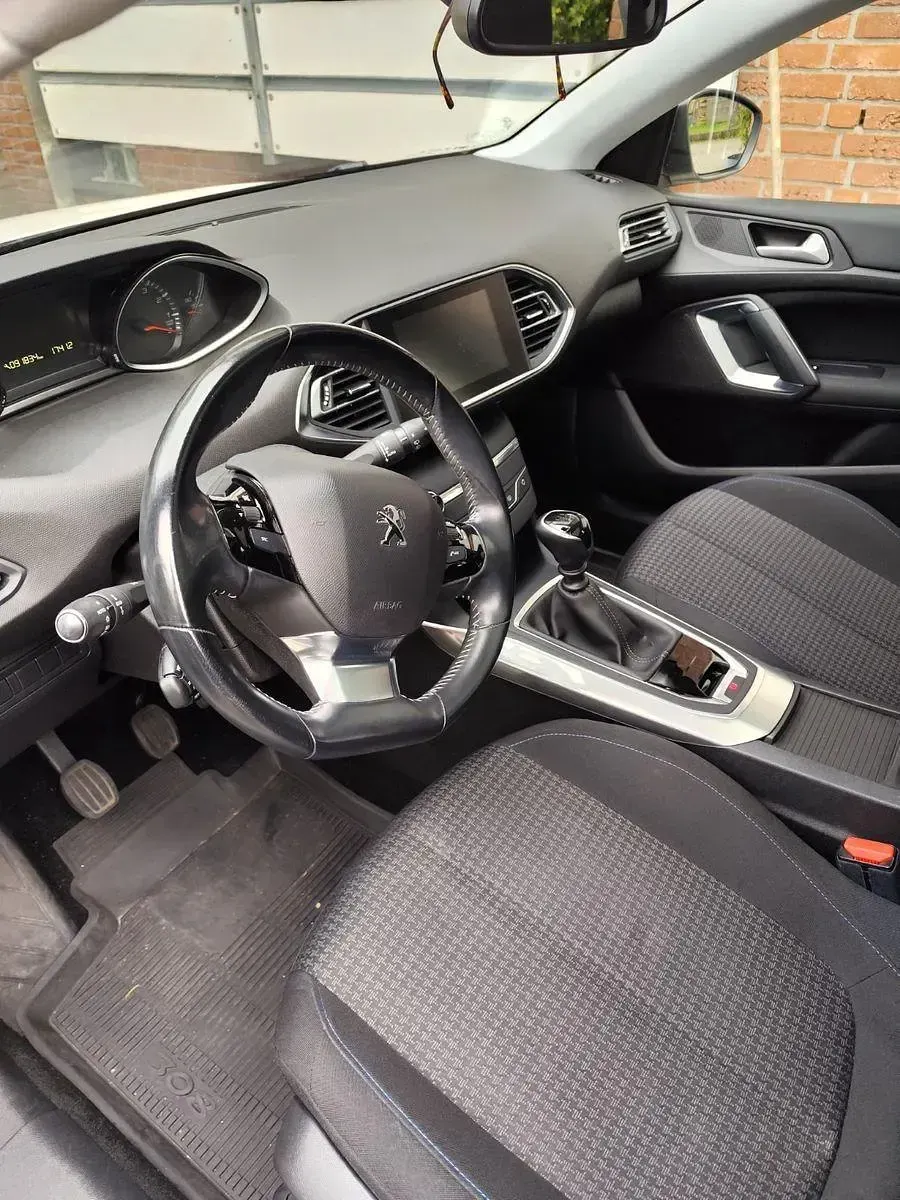Gebraucht Peugeot 308 Style 110 PS (80 kW) 2019 Weiß Limousine
