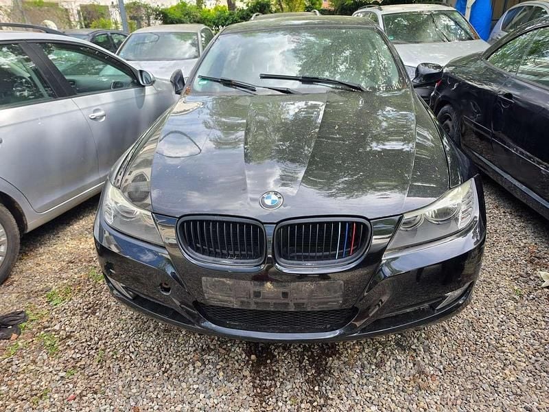 Second-hand BMW 318 143 CP (105 kW) 2009 Negru Berlinǎ