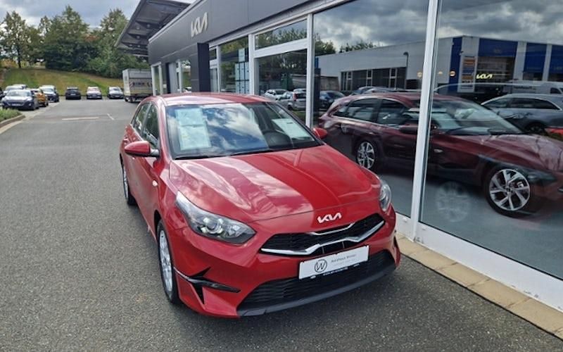 Neu Kia Ceed Vision 150 PS (110 kW) 2025 Rot Kleinwagen