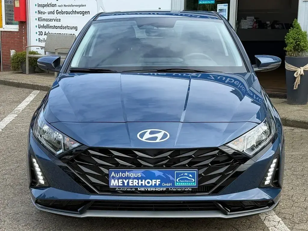 Neu Hyundai i20 Trend 90 PS (66 kW) 2026 Blau Kleinwagen