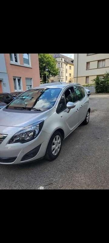 Gebraucht Opel Meriva Edition 105 PS (77 kW) 2011 Silber Van / Kleinbus