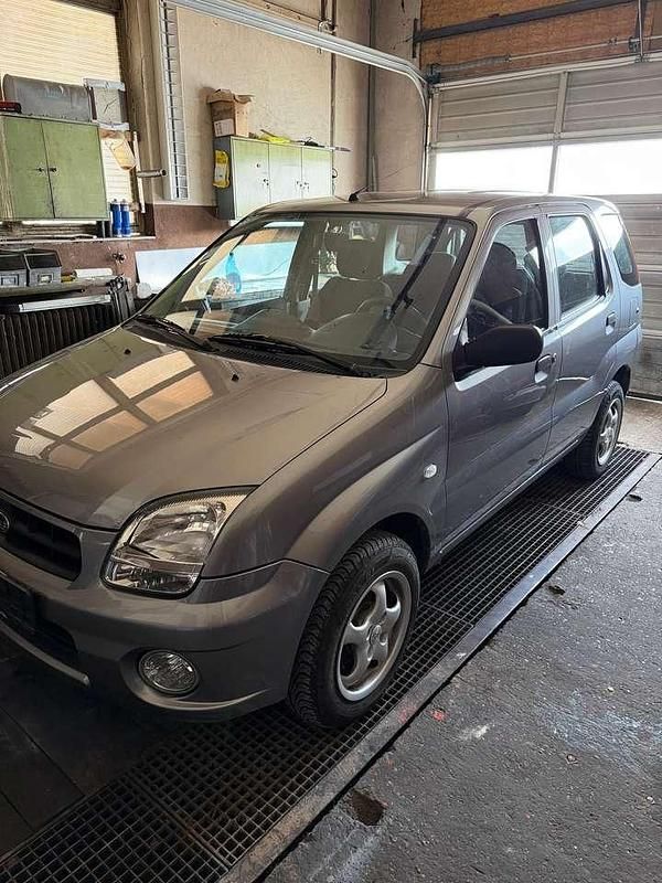 Gebraucht Subaru Justy 94 PS (69 kW) 2003 Silber Kleinwagen