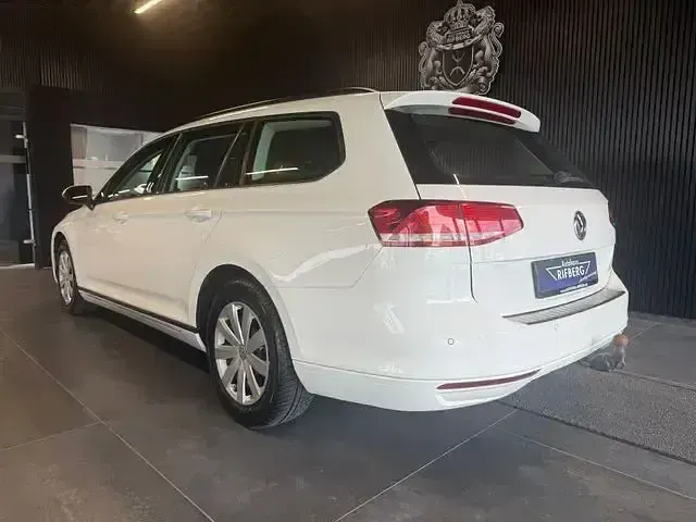Gebraucht VW Passat 120 PS (88 kW) 2018 Weiß Kombi