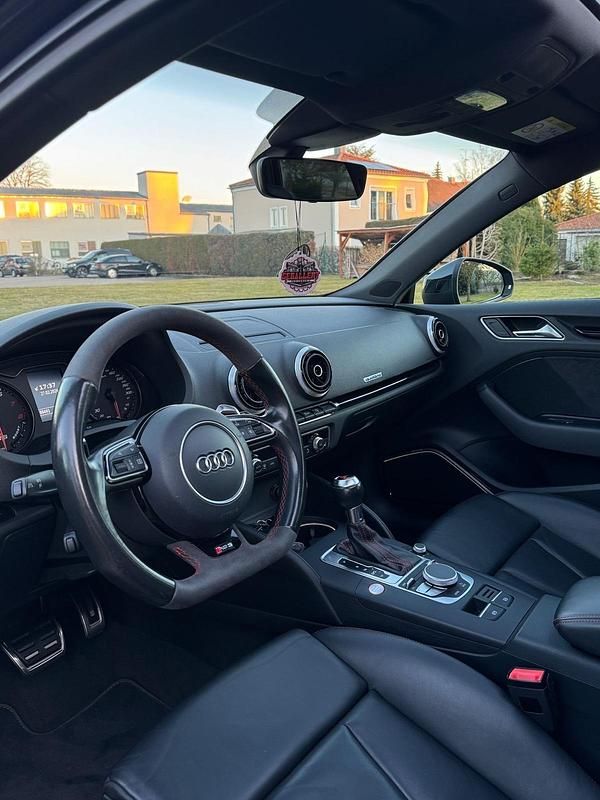 Second-hand Audi RS3 Ambiente 2016 Negru Berlinǎ