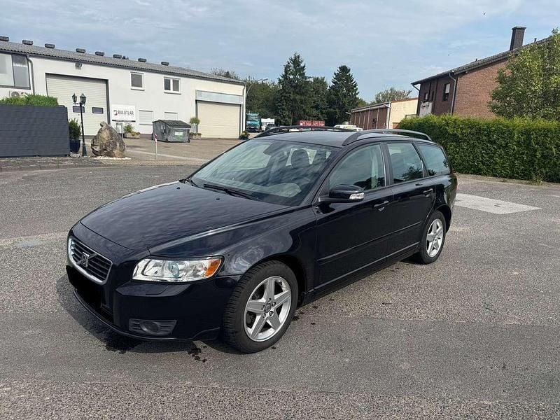 Black sapphire Gebraucht 2009 Volvo V50 Momentum Kombi | 2.900 € (Guter Preis) - Bild 1/4