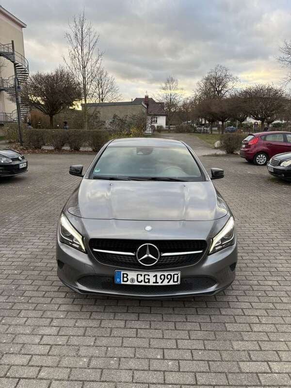 Grau Gebraucht 2016 Mercedes CLA200 Kombi | 16.999 € (Guter Preis) - Bild 1/4
