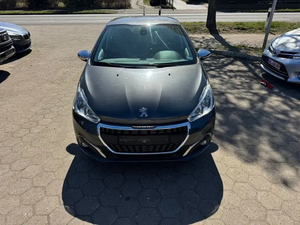 Gebraucht Peugeot 208 Active 99 PS (72 kW) 2016 Schwarz Kleinwagen