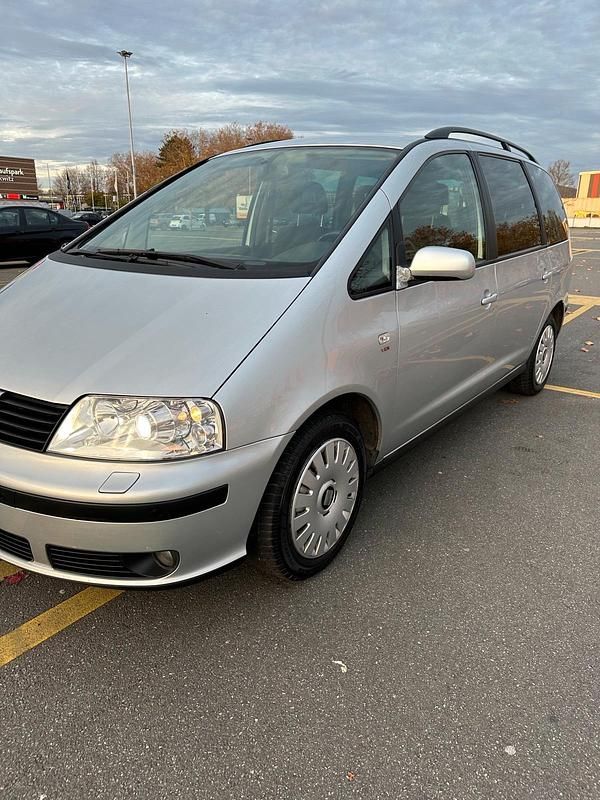 Silber Gebraucht 2009 Seat Alhambra Van / Kleinbus | 3.950 € (Fairer Preis) - Bild 1/4