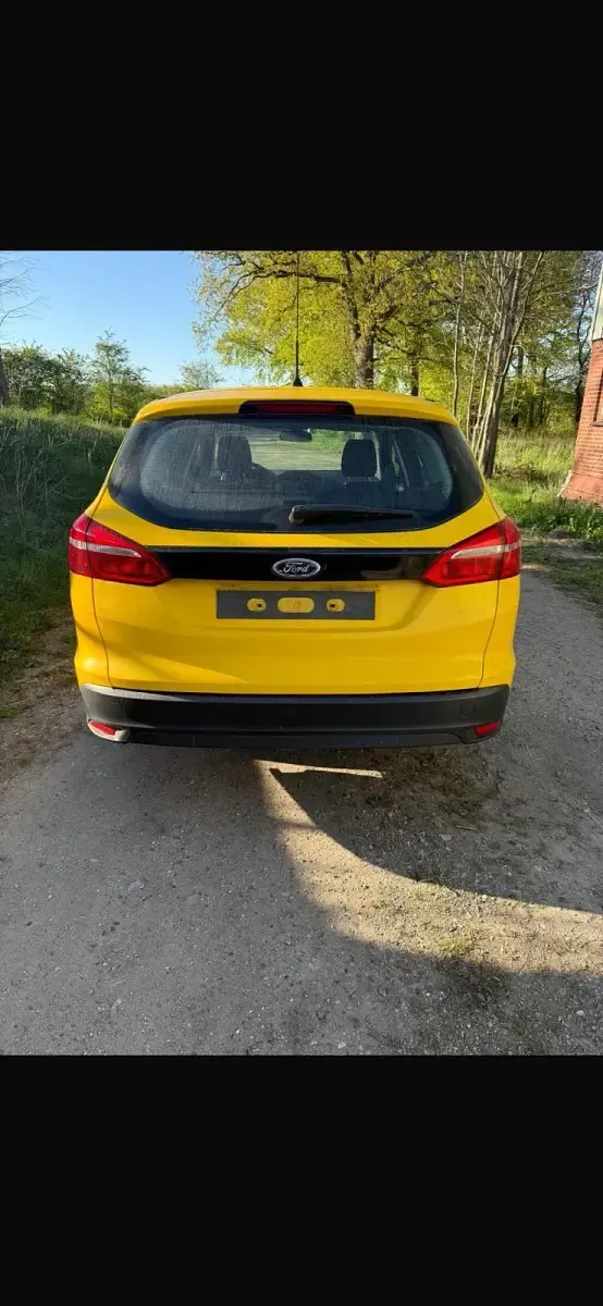 Usata Ford Focus 95 CV (69 kW) 2016 Giallo Station wagon