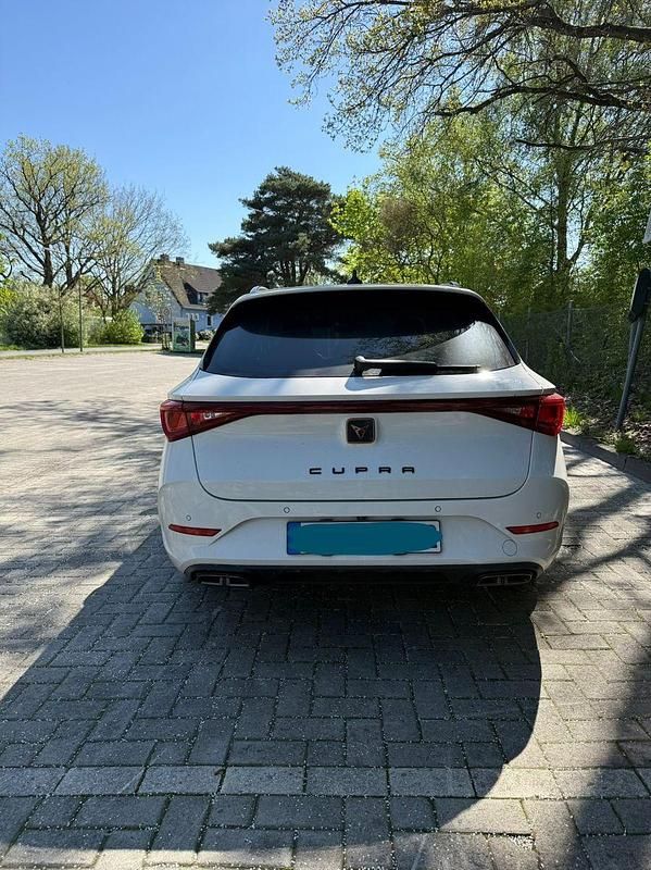 Second-hand Cupra Leon 150 CP (110 kW) 2024 Alb Berlinǎ