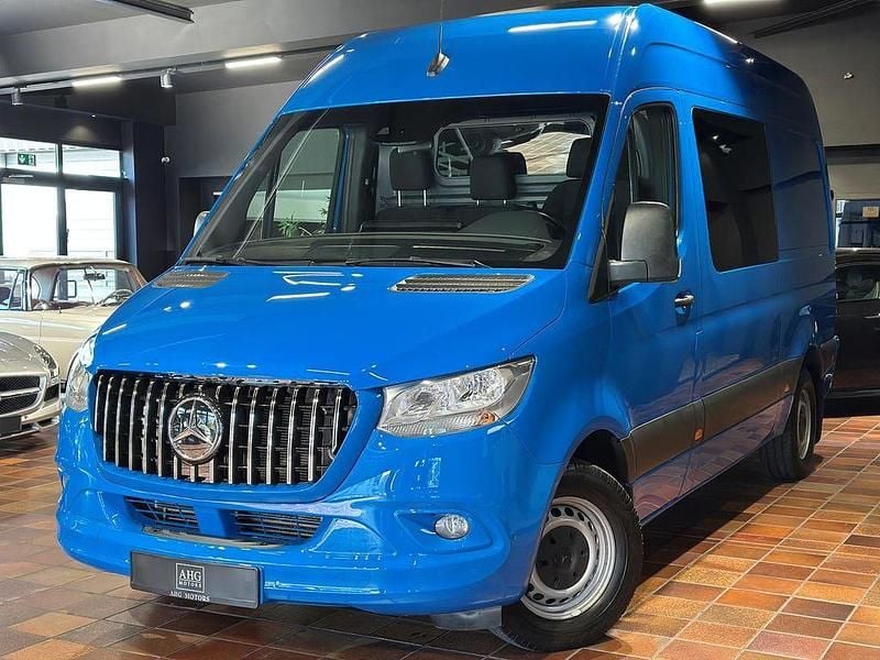 Verkehrsblau mb 5517 Gebraucht 2019 Mercedes Sprinter Van | 33.319 € (Superpreis) - Bild 1/3