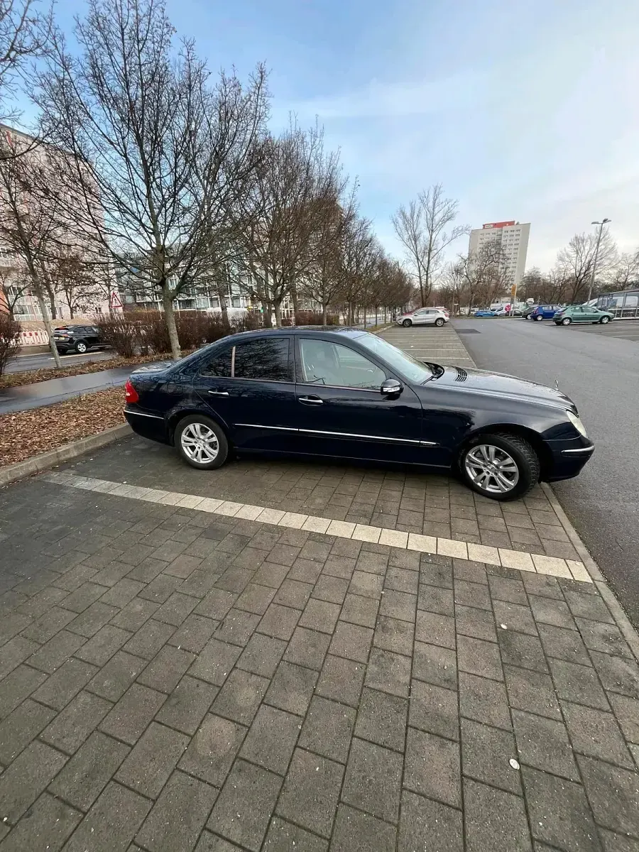Gebraucht Mercedes E240 180 PS (132 kW) 2002 Blau Limousine