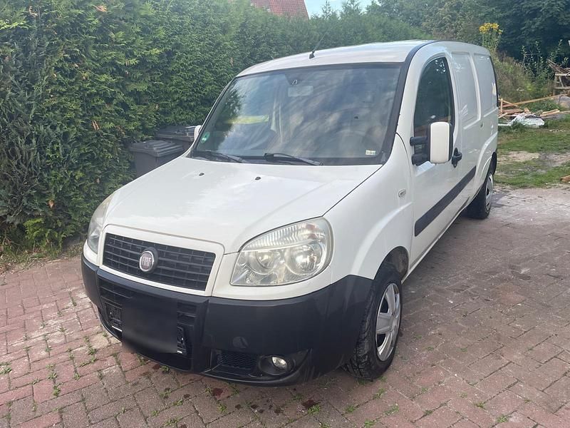 Weiß Gebraucht 2010 Fiat Doblò Van / Kleinbus | 4.600 € (Teuer) - Bild 1/4