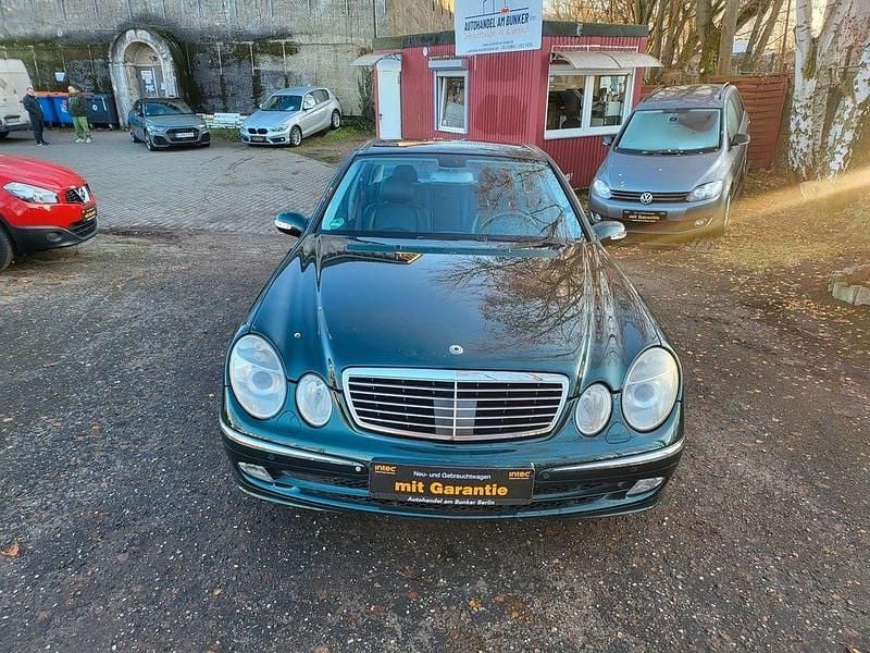 Grün Gebraucht 2003 Mercedes E50 AMG Limousine | 3.999 € - Bild 1/4