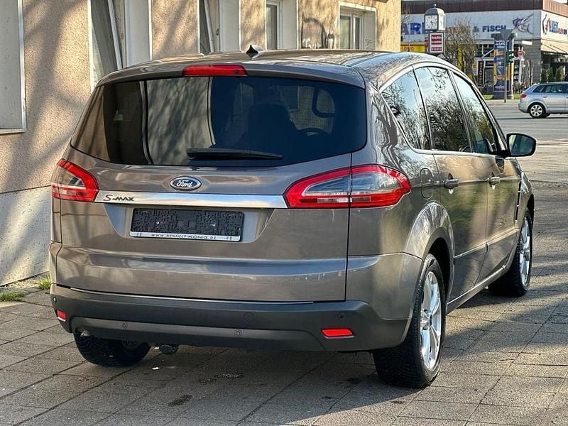 Gebraucht Ford S-MAX Titanium 140 PS (102 kW) 2012 Braun Van / Kleinbus