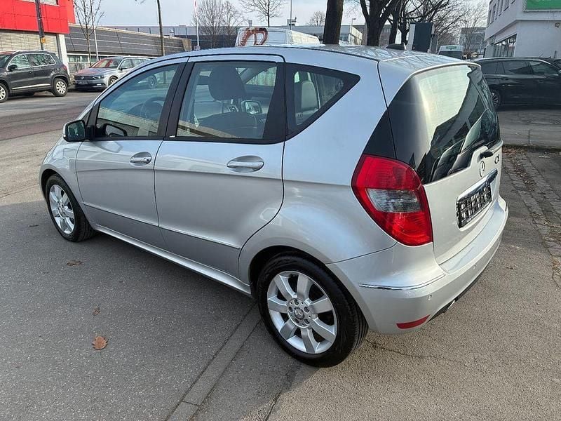 Gebraucht Mercedes A160 95 PS (69 kW) 2011 Silber Limousine