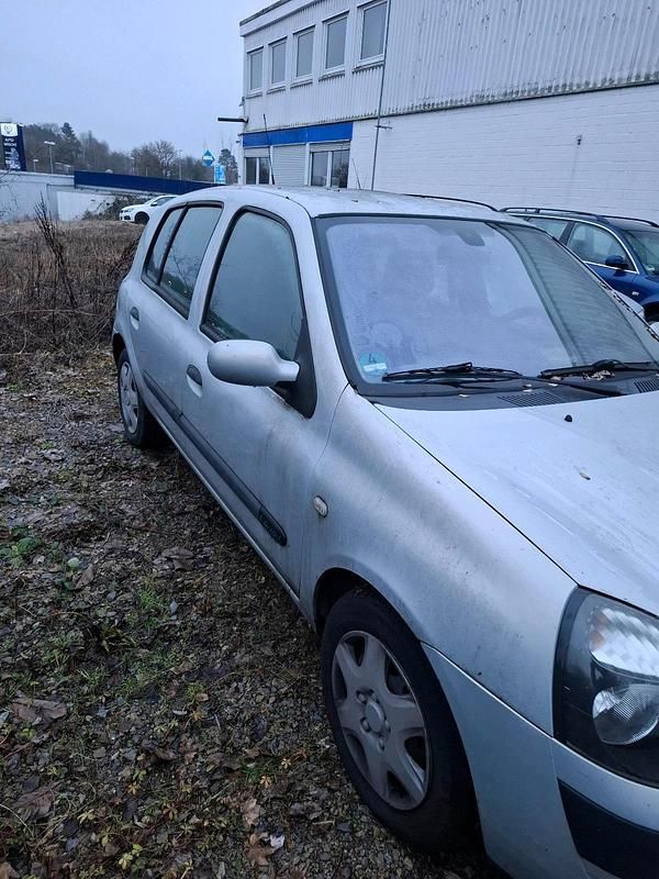 Gebraucht Renault Clio II 98 PS (72 kW) 2003 Silber Kleinwagen