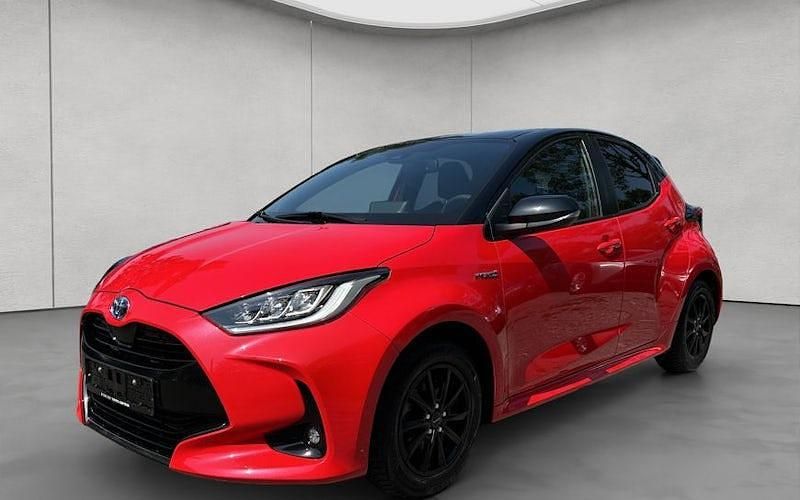 Rot Gebraucht 2020 Toyota Yaris Hybrid Edition Limousine | 17.450 € (Fairer Preis) - Bild 1/4