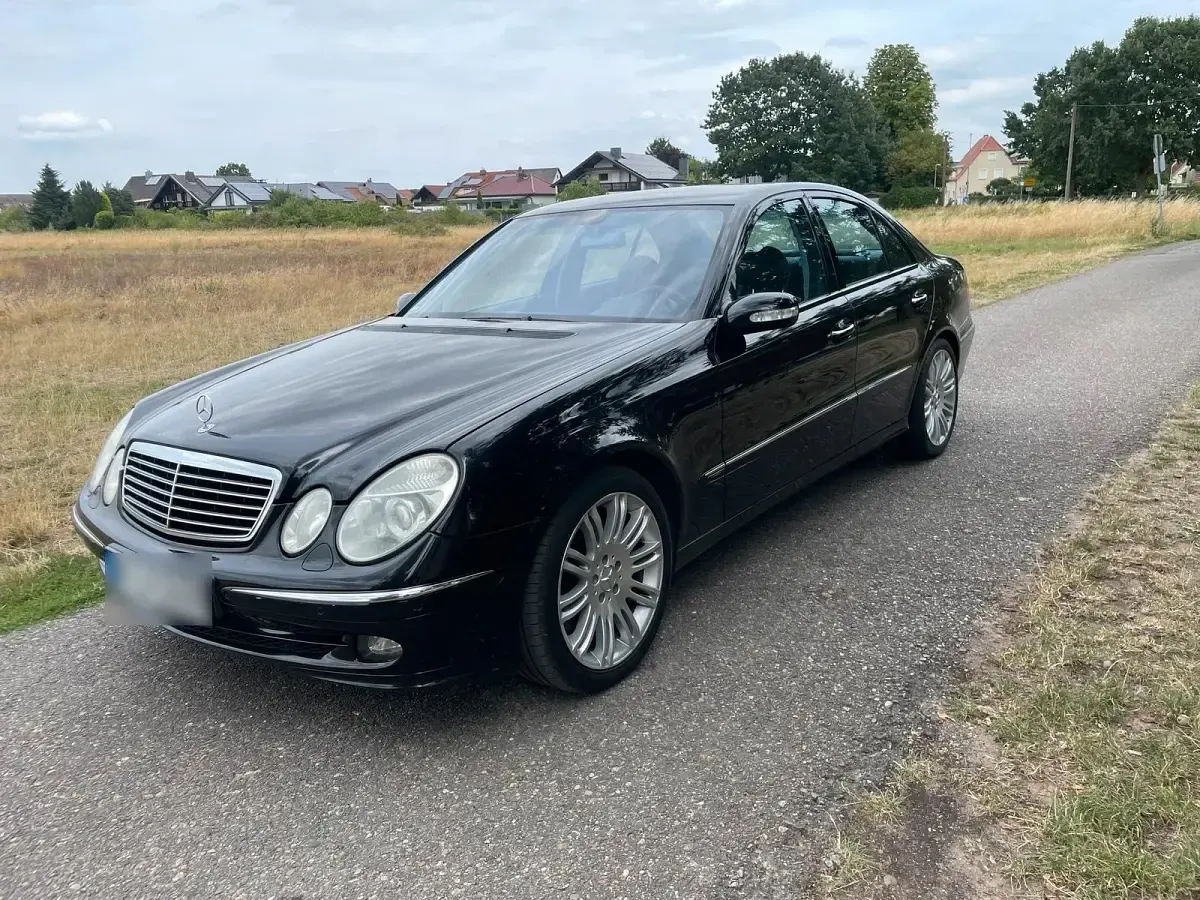 Gebraucht Mercedes E350 Avantgarde 272 PS (200 kW) 2005 Schwarz Limousine