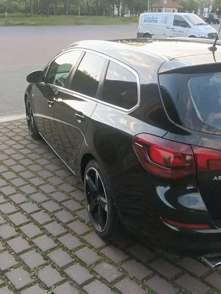 Gebraucht Opel Astra Sport 179 PS (131 kW) 2012 Kombi