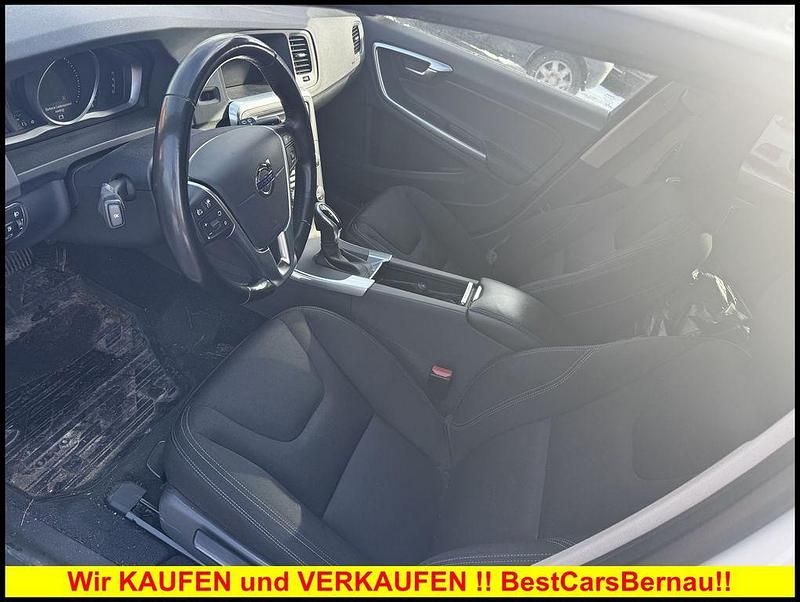 Gebraucht Volvo V60 152 PS (111 kW) 2018 Weiß Kombi