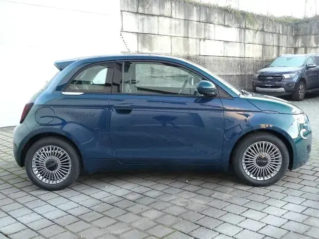 Neu Fiat 500 65 PS (47 kW) 2025 Ozean grün metallic (blau) Limousine