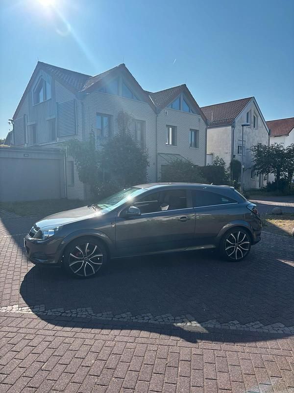 Gebraucht Opel Astra GTC 116 PS (85 kW) 2010 Grau Coupé