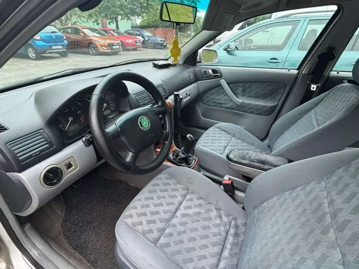 Gebraucht Skoda Octavia Solution 101 PS (74 kW) 1999 Silber Limousine