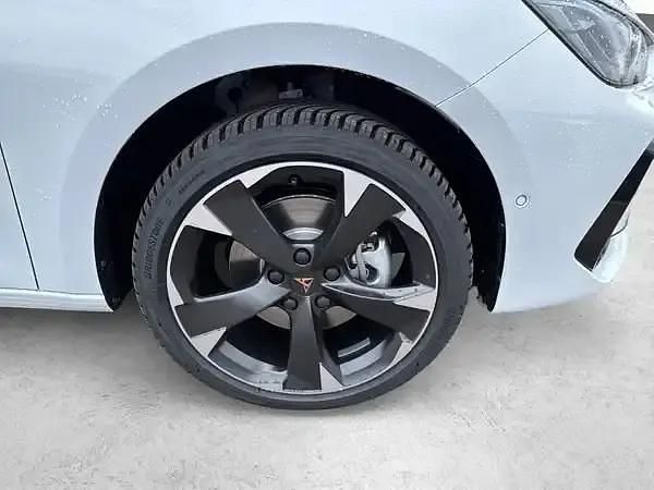 Neu Cupra Leon 2025 Glacial white Kombi