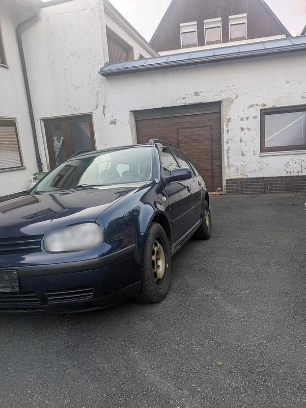 Blau Gebraucht 2001 VW Golf IV Kombi | 1.000 € (Fairer Preis) - Bild 1/4