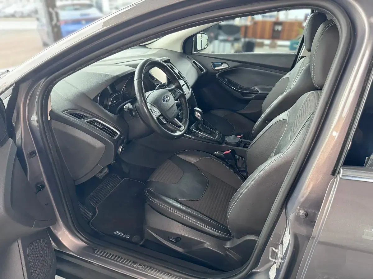Gebraucht Ford Focus Titanium 150 PS (110 kW) 2015 Braun Kombi