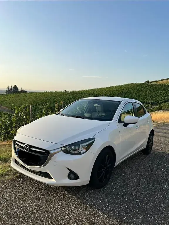 Gebraucht Mazda 2 Edition 90 PS (66 kW) 2015 Weiß Limousine