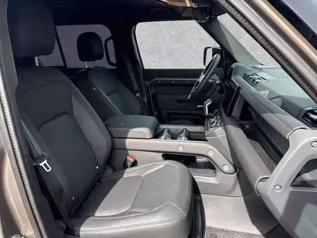 Gebraucht Land Rover Defender HSE 249 PS (183 kW) 2025 Silber SUV